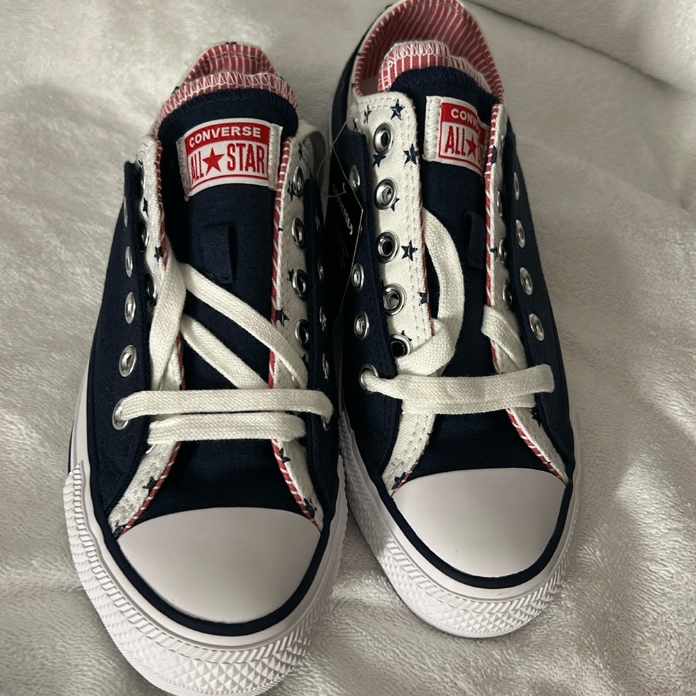 Converse new woman’s tennis shoe size 7